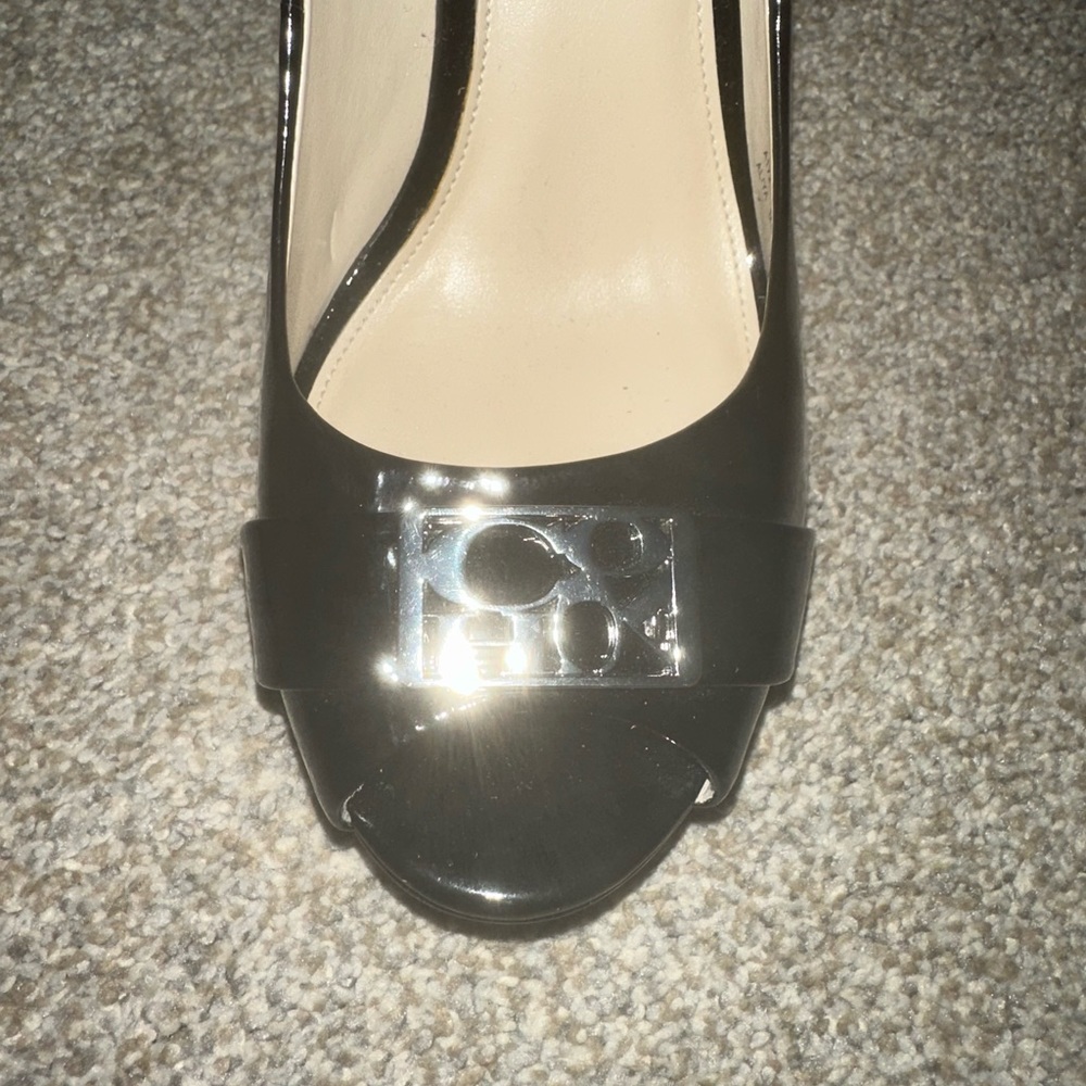 A beutiful coach pump shoes - Picture 5 of 9